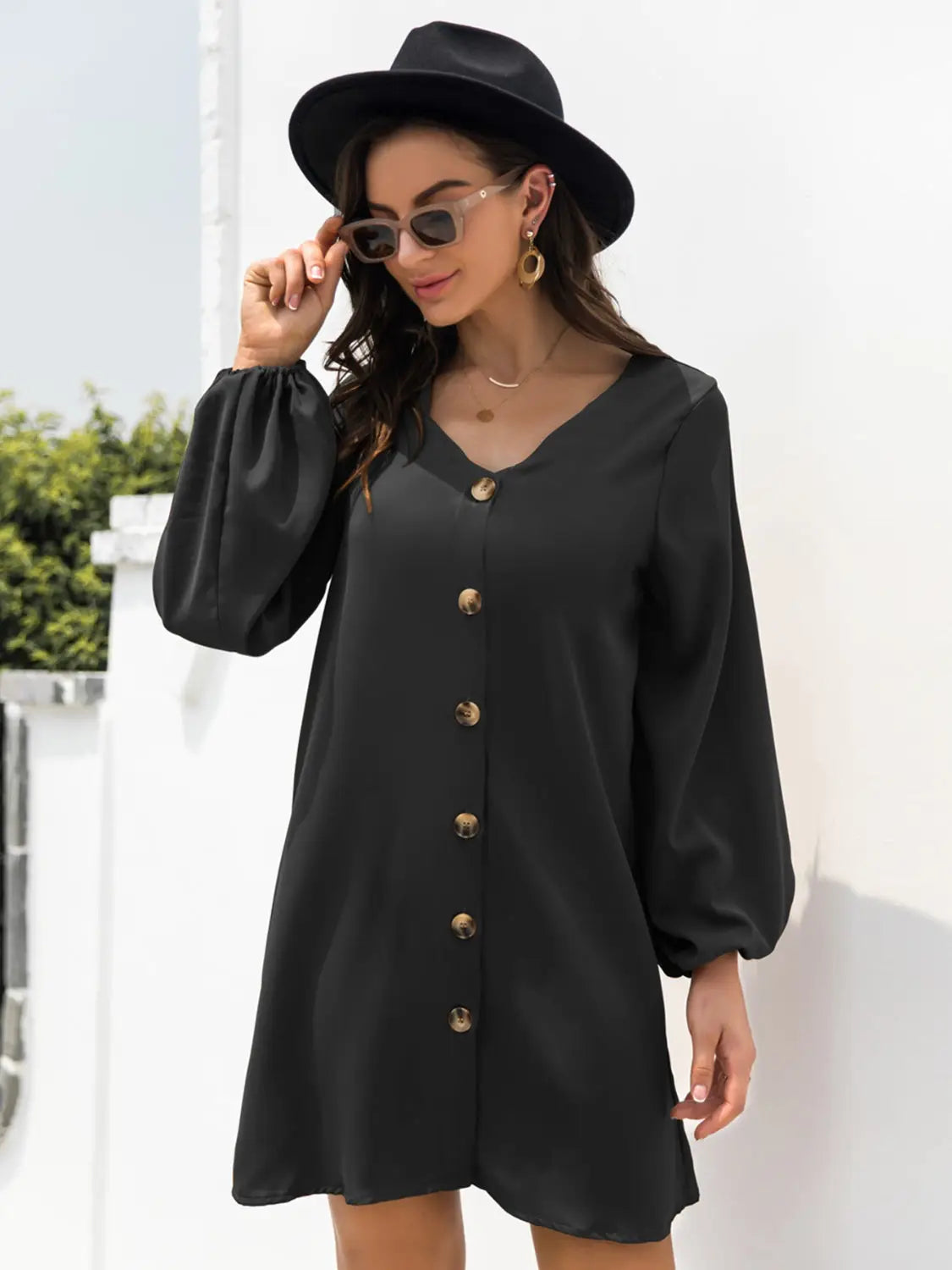 Vestido mini de manga larga con escote en V