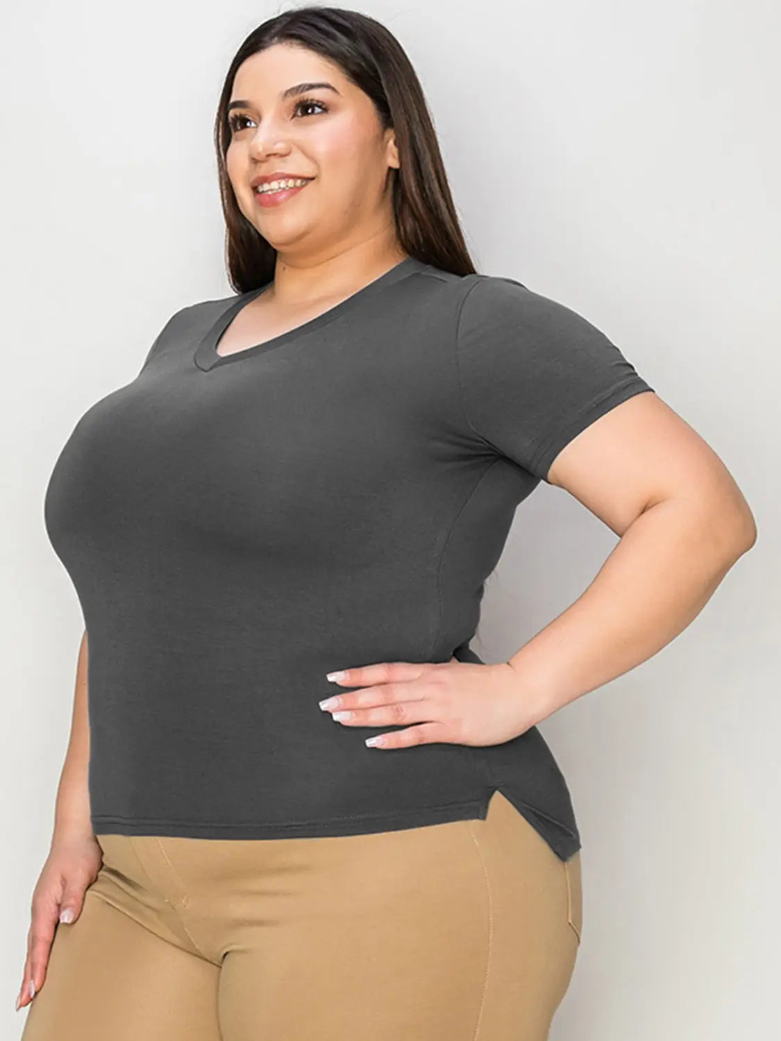 Camiseta básica Bae de escote en V alto y bajo en talla grande