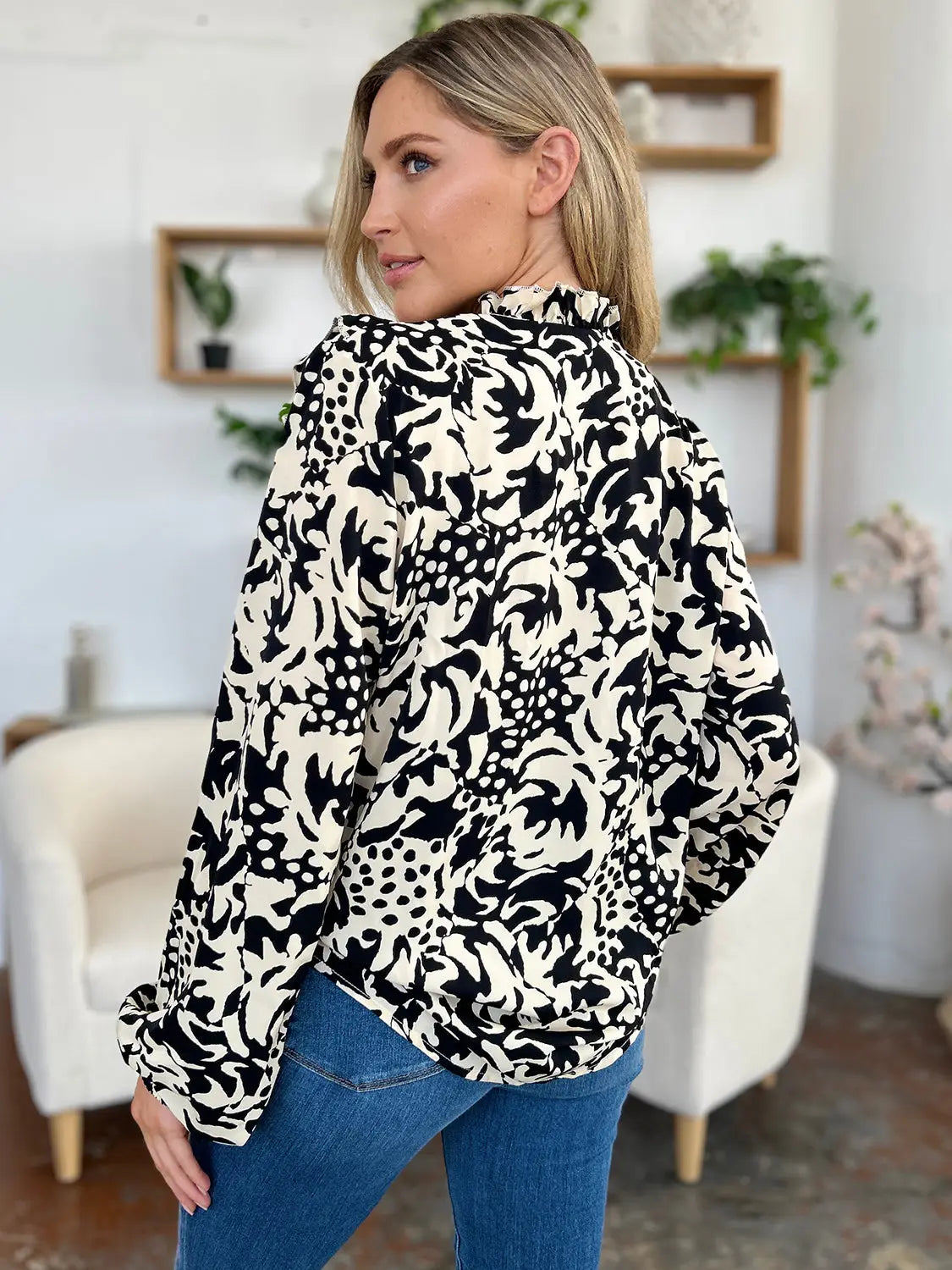 Camisa con mangas abullonadas y ribetes con estampado de tamaño completo de Double Take