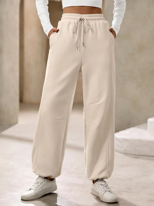 Pantalones deportivos con bolsillos y cordón de Ivy Lane