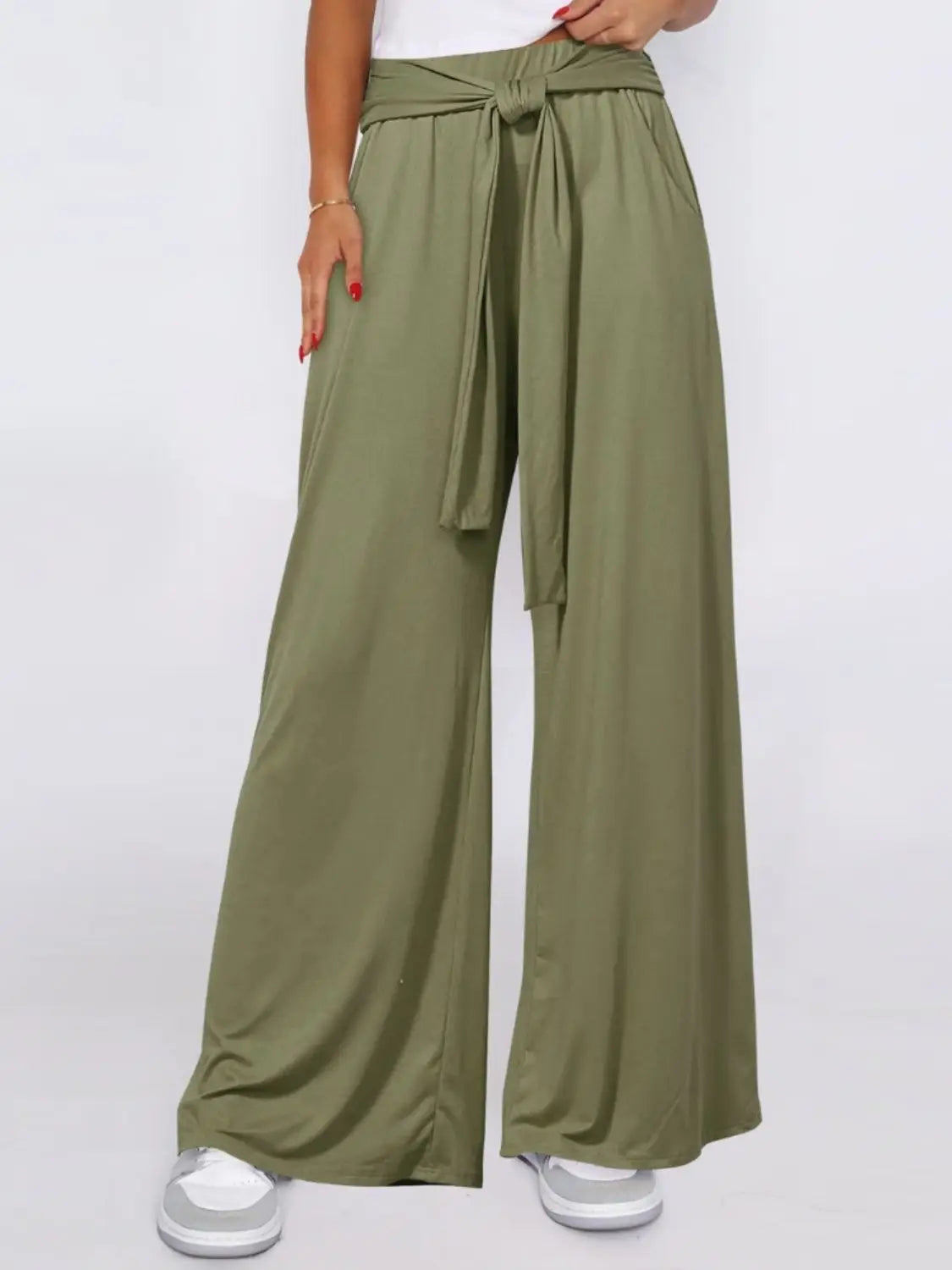 Pantalones anchos con bolsillos y lazo