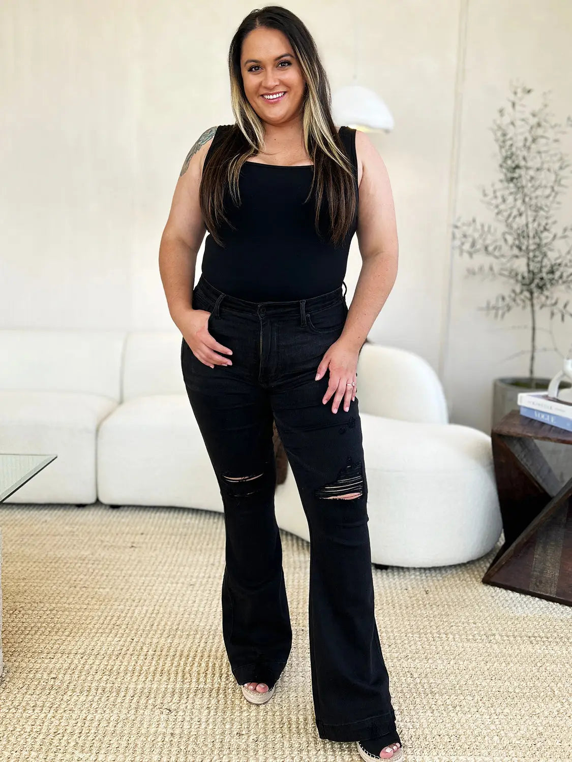 Vaqueros desgastados de talle alto y talla grande de Judy Blue