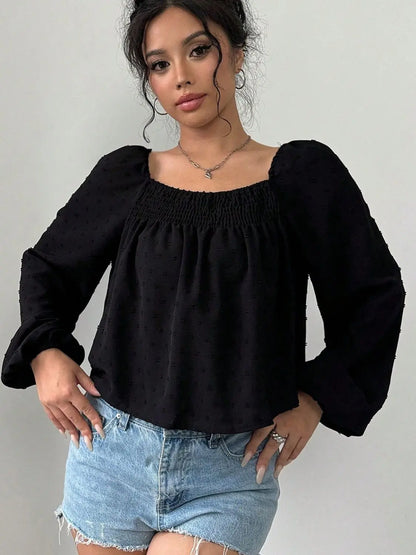 Blusa de manga larga con escote cuadrado y lunares suizos