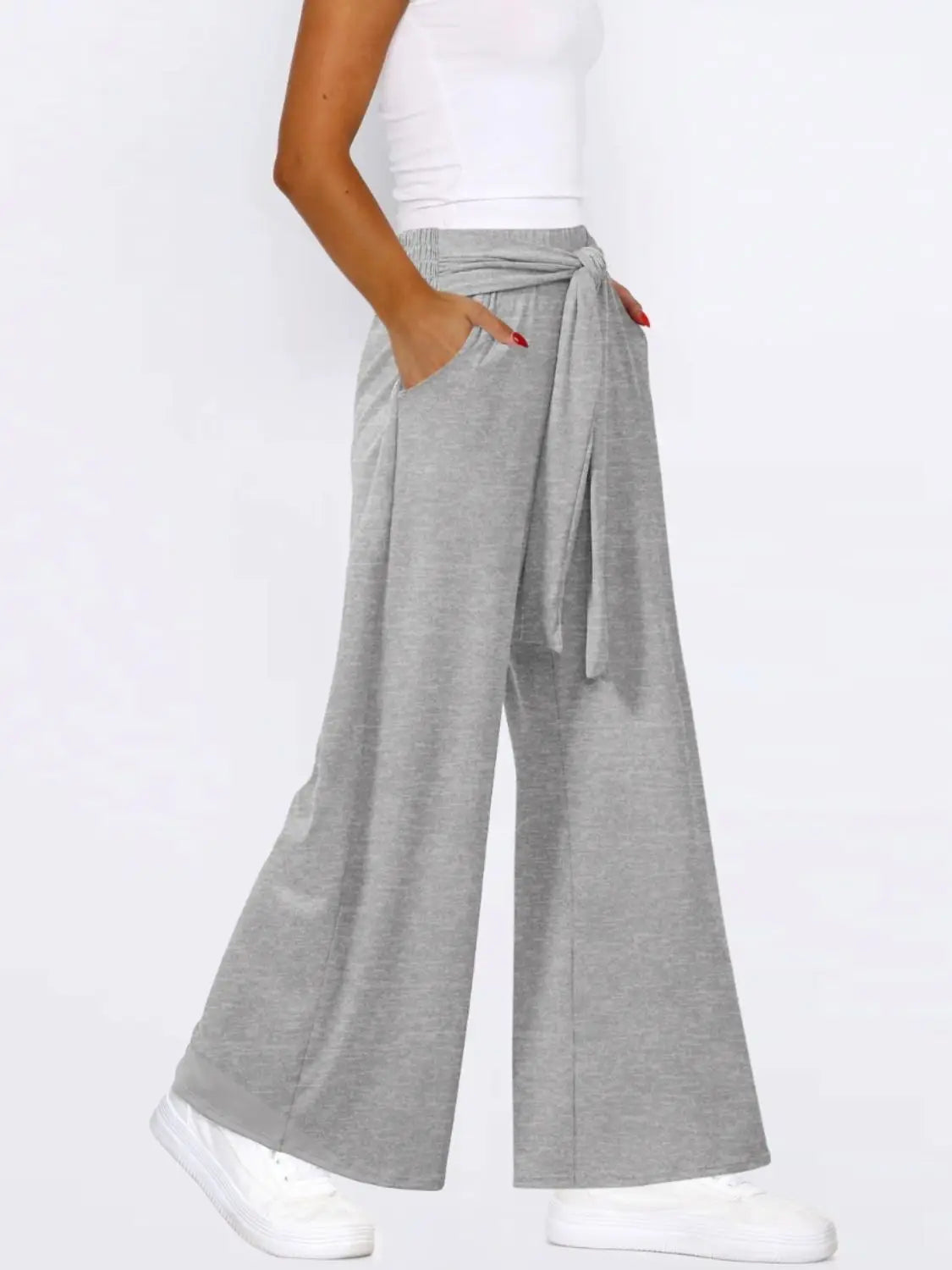 Pantalones anchos con bolsillos y lazo