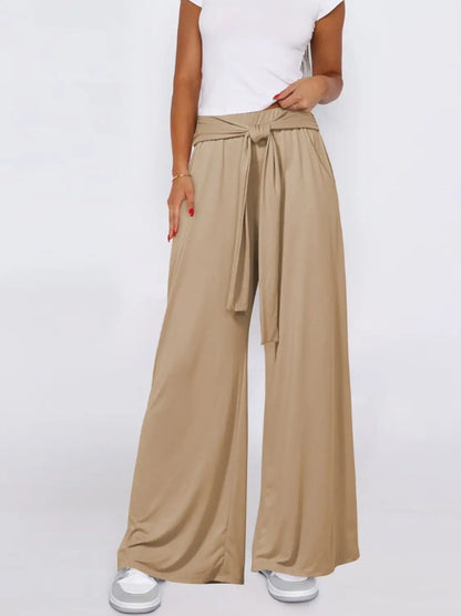 Pantalones anchos con bolsillos y lazo