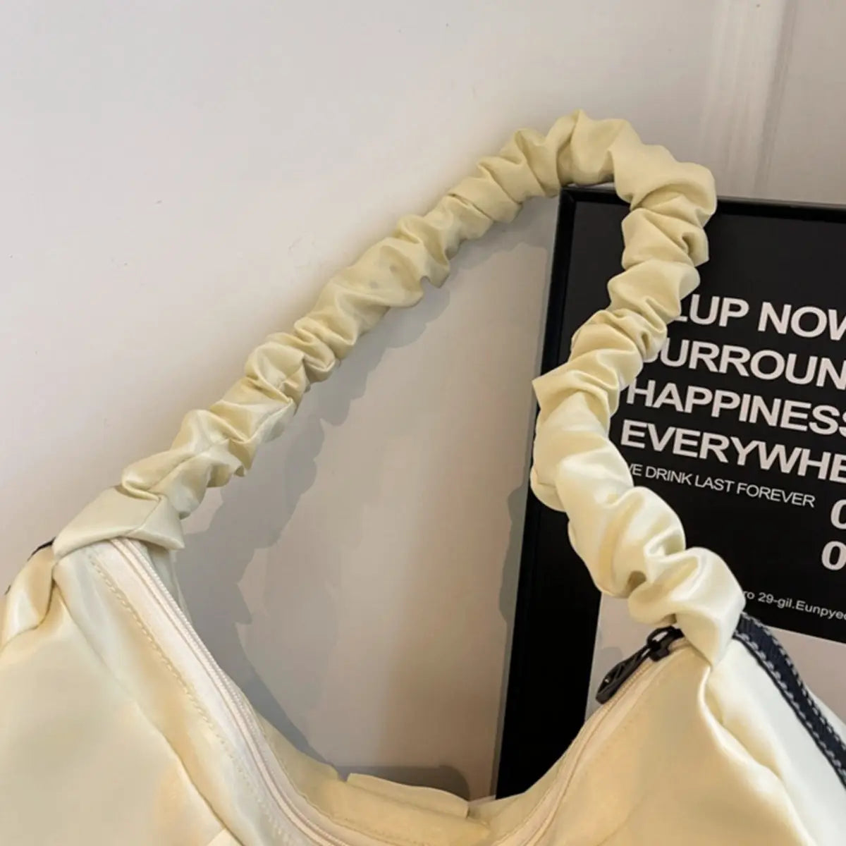 Bolso de mano grande fruncido