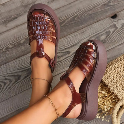 Sandalias de plataforma tejidas de plástico