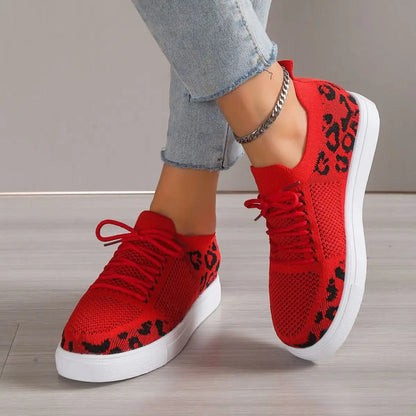 Zapatillas planas con cordones y estampado de leopardo